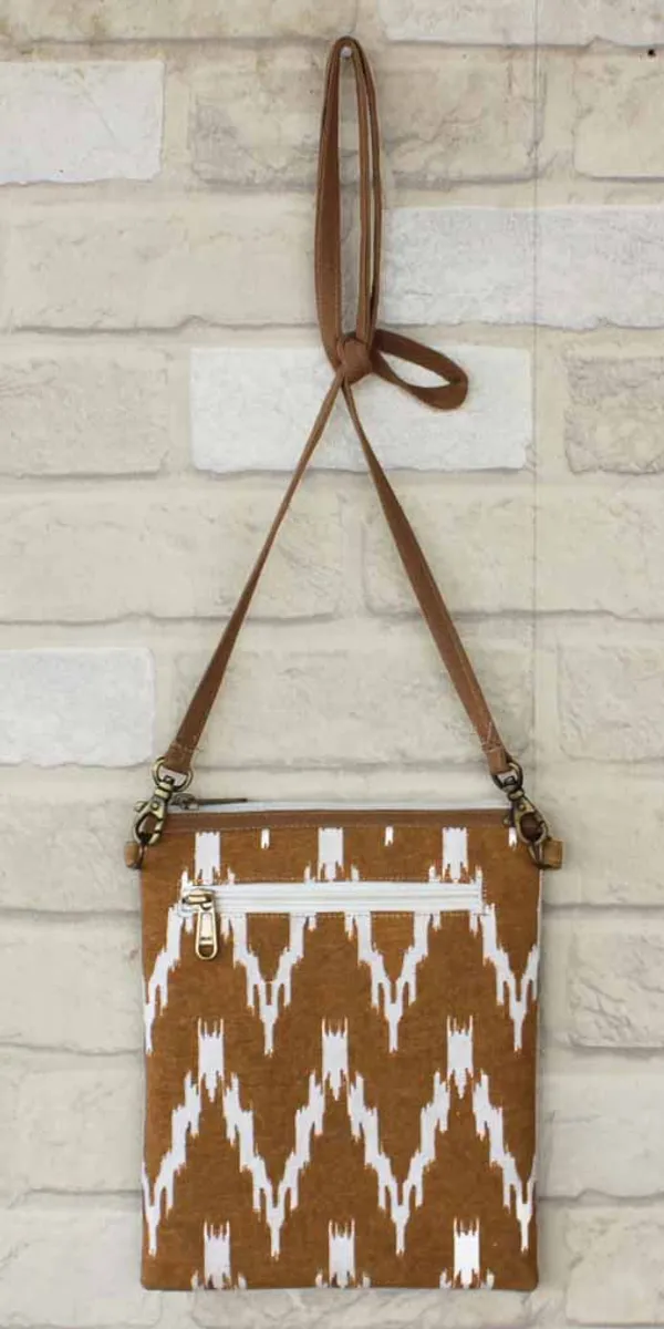 Pack_of_1_Piece_Cotton_Brown_Waggle_Printed_Collection_Crossbody_Sling_for_Women_&_Girl