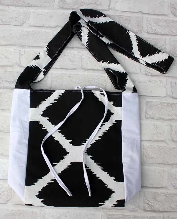 Pack_of_1_Piece_Cotton_Black_Ikat_Printed_Crossbody_Messenger_Bag_for_Women,_Men,_Girl_&_Boy