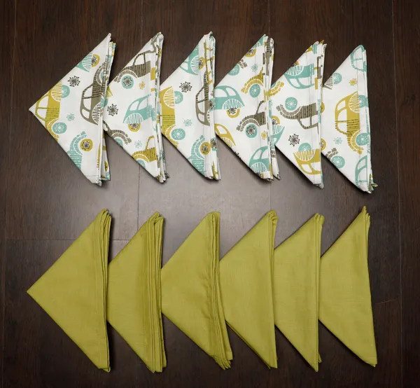 Pack_of_12_Pieces_Cotton_Green_Car_Printed_and_Plain_Napkin_Set_for_Dining_and_Kitchen