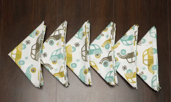 Pack_of_12_Pieces_Cotton_Green_Car_Printed_and_Plain_Napkin_Set_for_Dining_and_Kitchen