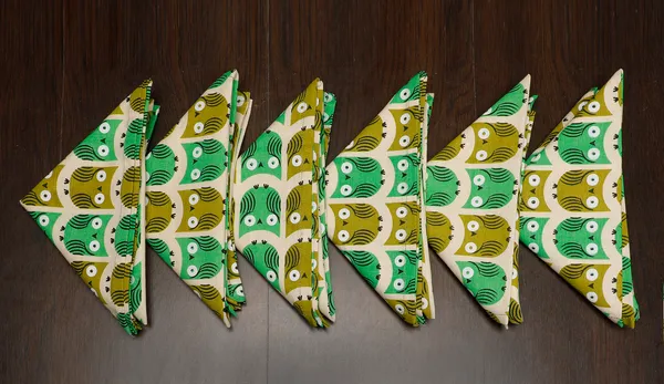 Pack_of_12_Pieces_Cotton_Green_Owl_Printed_and_Plain_Napkin_Set_for_Dining_and_Kitchen