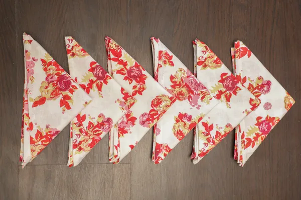 Pack_of_12_Pieces_Cotton_Maroon_Floral_Printed_and_Plain_Napkin_Set_for_Dining_and_Kitchen