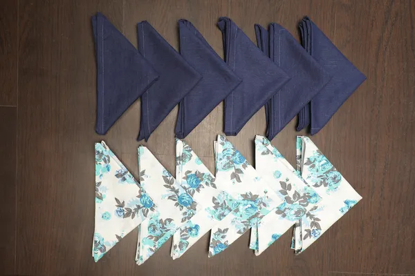 Pack_of_12_Pieces_Cotton_Blue_Floral_Printed_and_Plain_Napkin_Set_for_Dining_and_Kitchen