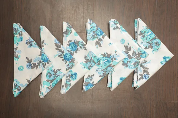 Pack_of_12_Pieces_Cotton_Blue_Floral_Printed_and_Plain_Napkin_Set_for_Dining_and_Kitchen