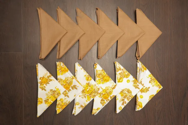 Pack_of_12_Pieces_Cotton_Yellow_Floral_Printed_and_Plain_Napkin_Set_for_Dining_and_Kitchen