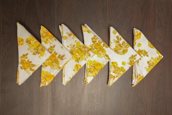 Pack_of_12_Pieces_Cotton_Yellow_Floral_Printed_and_Plain_Napkin_Set_for_Dining_and_Kitchen