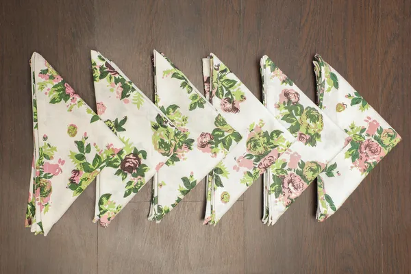 Pack_of_12_Pieces_Cotton_Green_Floral_Printed_and_Plain_Napkin_Set_for_Dining_and_Kitchen