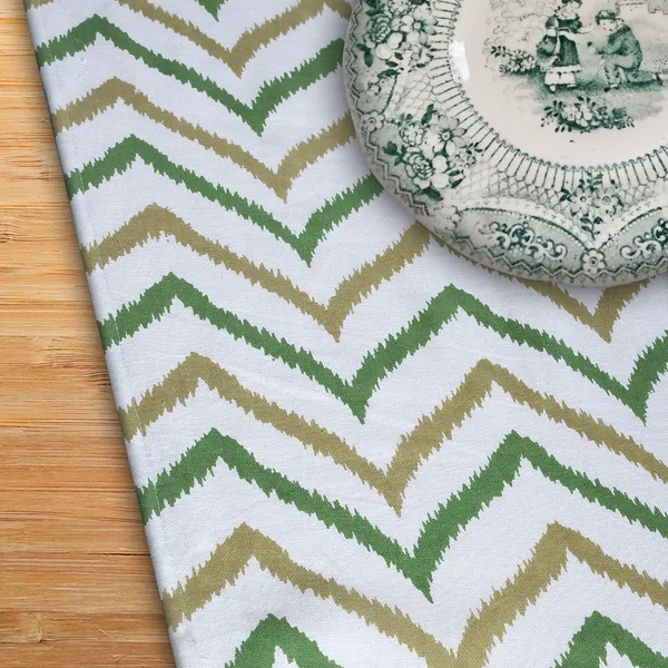 Pack_of_1_Piece_Cotton_Green_Chevron_Printed_Table_Runner_for_Dining_&_Center_Table