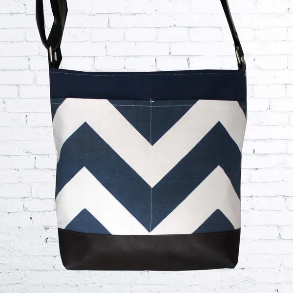 Pack_of_1_Piece_Cotton_Navy_Blue_Chevron_Printed_Hand_Bag_for_Girl,_Boy,_Men_and_Women