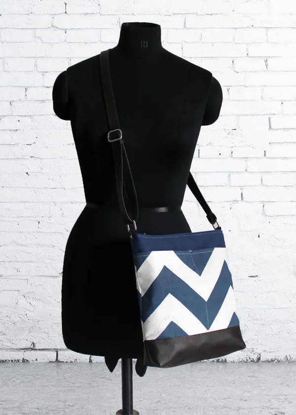 Pack_of_1_Piece_Cotton_Navy_Blue_Chevron_Printed_Hand_Bag_for_Girl,_Boy,_Men_and_Women