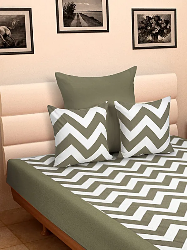 Pack_of_4_Pieces_Cotton_Grey_Chevron_Printed_Single_Bedsheet_With_Sham_Cover_and_Cushion_Cover_for_Bedroom,_Guest_Room,_Kids_Room