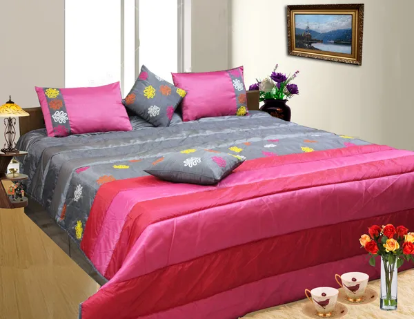 Pack_of_5_Pieces_Gray_&_Pink_Natural_Leaf_Quilt_&_Bedding_Set_for_Bedroom_&_Guest_Room