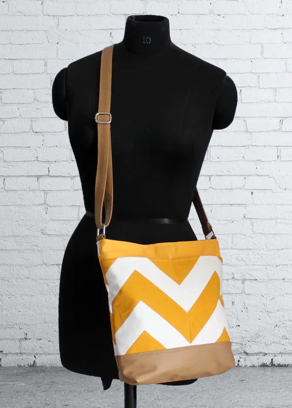 Pack_of_1_Piece_Cotton_Yellow_Chevron_Printed_Hand_Bag_for_Girl,_Boy,_Men_and_Women