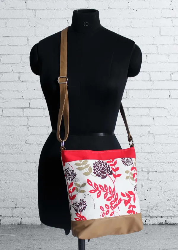 Pack_of_1_Piece_Cotton_Red_Big_Flower_Printed_Hand_Bag_for_Girl,_Boy,_Men_and_Women