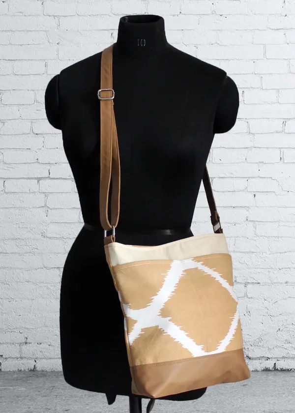Pack_of_1_Piece_Cotton_Beige_Burfi_Ikat_Printed_Hand_Bag_for_Girl,_Boy,_Men_and_Women
