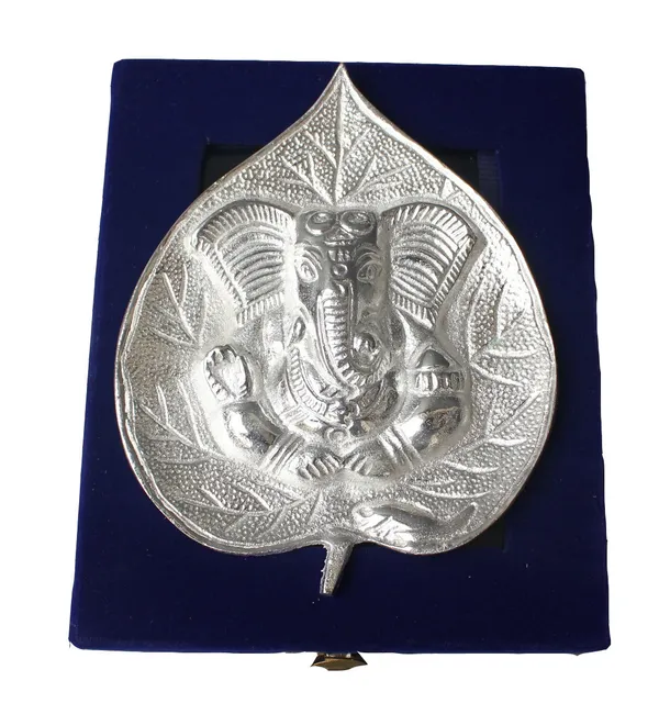 Pack_of_1_Piece_Brass_Silver_Wall_Hanging_Ganesha_on_Leaf_for_Pooja_Room_and_Decoration
