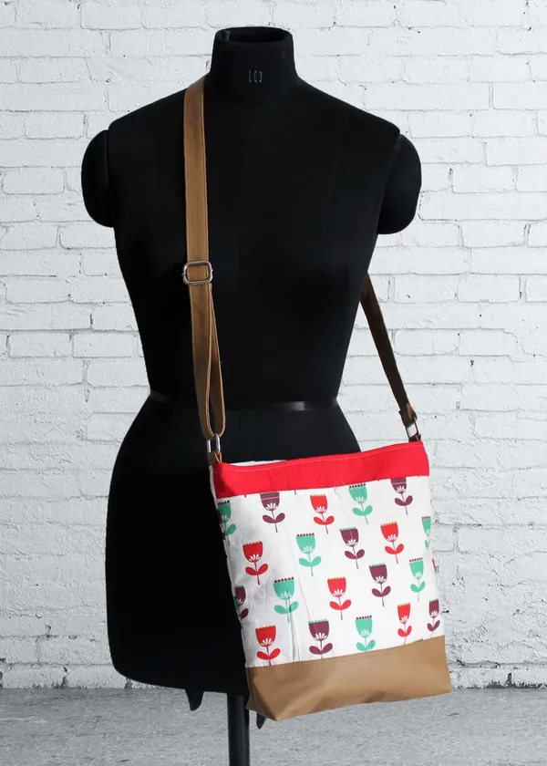 Pack_of_1_Piece_Cotton_Red_Mini_Flower_Printed_Hand_Bag_for_Girl,_Boy,_Men_and_Women