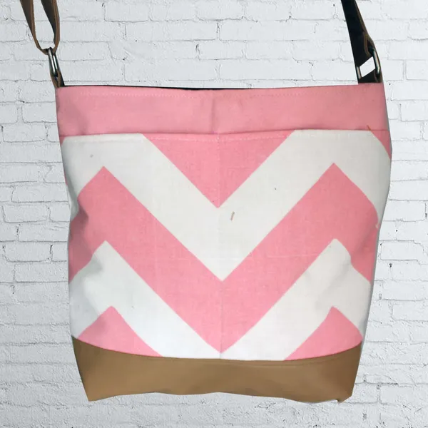 Pack_of_1_Piece_Cotton_Pink_Chevron_Printed_Hand_Bag_for_Girl,_Boy,_Men_and_Women