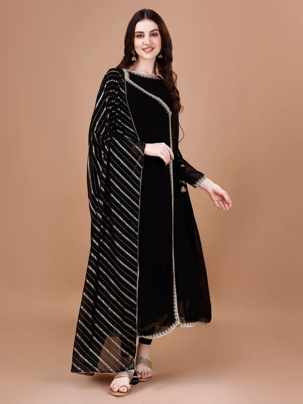 Black_Black_Kurta_With_Fancy_Dupatta