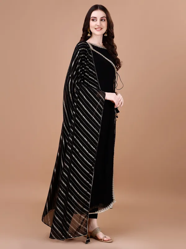 Black_Black_Kurta_With_Fancy_Dupatta