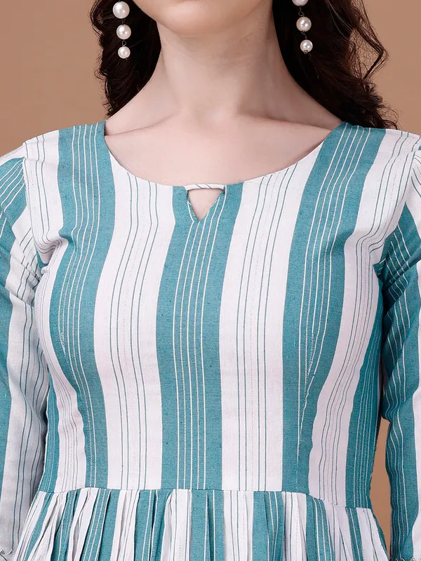 Blue_Cotton_Lining_Pattern_Flared_Kurti