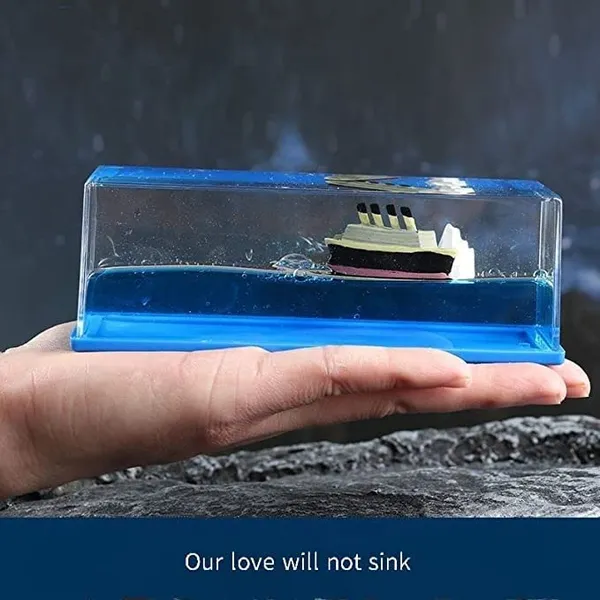 Titanic_Wave_Cruise_Ship,_Car_Dashboard_Toy_Unsinkable_Ship_Showpiece_for_Car_Home_Office