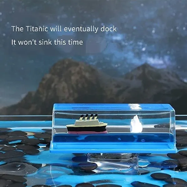 Titanic_Wave_Cruise_Ship,_Car_Dashboard_Toy_Unsinkable_Ship_Showpiece_for_Car_Home_Office