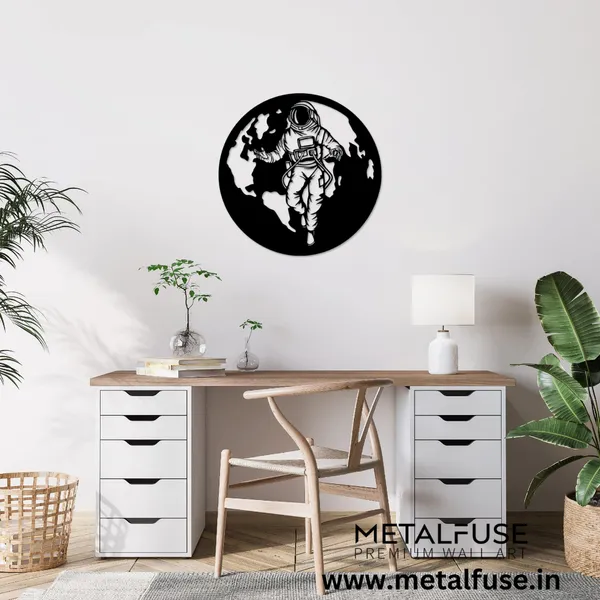 Metal_Wall_Art_for_Home_Decoration__|_Astronaut_In_Space__|_Black