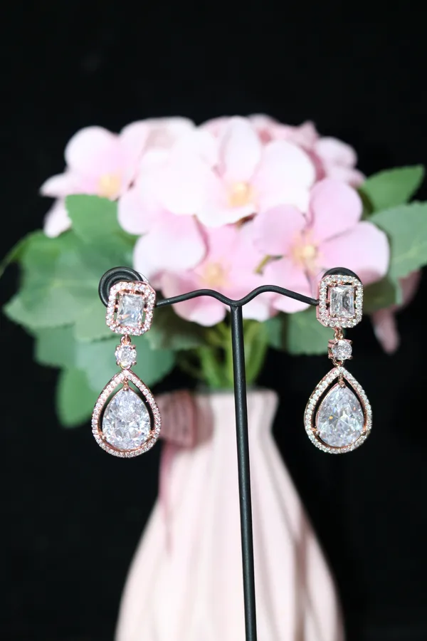 AD_EARIING__ROSE_GOLD_POLISH_WITH_WHITE_STONE
