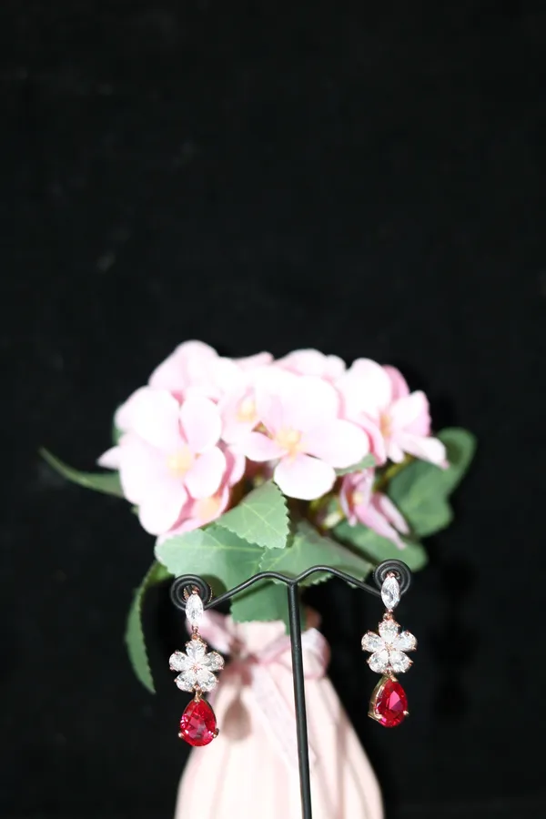 AD_EARING_OF_FLOWER_WITH_RED_STONE