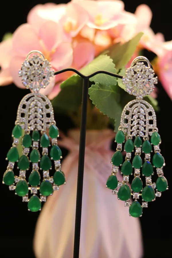 AD_EARING_WITH_GREEN_STONES