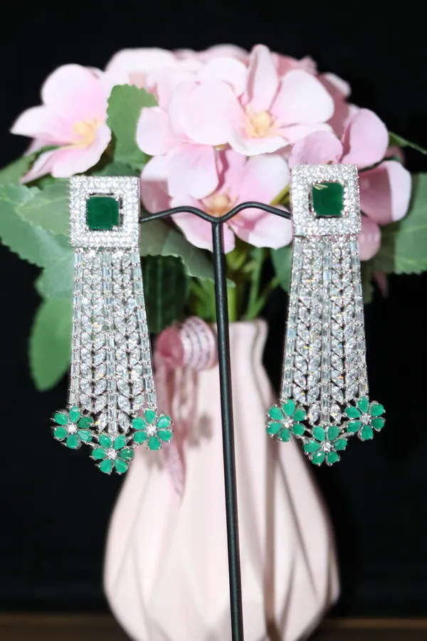 AD_EARING_WITH_GREEN_STONES