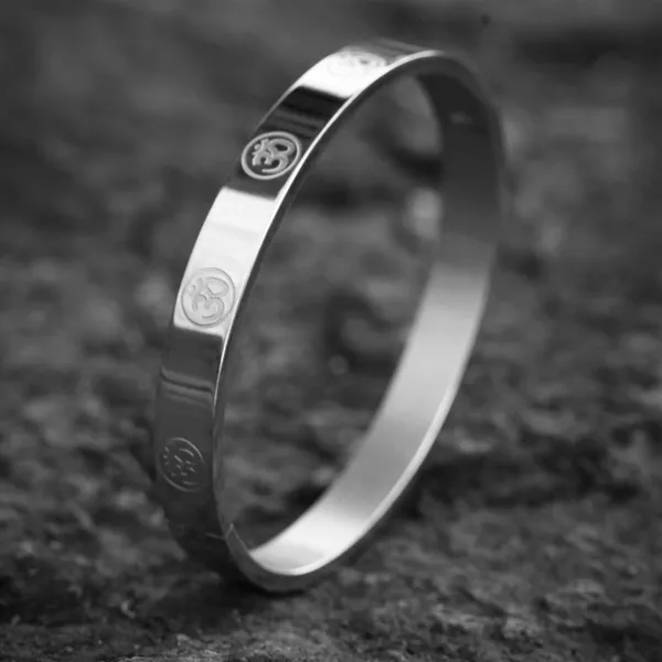 Silver_Bracelet_For_Men_Stainless_Steel_|_Aum_Om_Kada_For_Men_Bracelets_,_Waterproof,_Anti-Tarnish_Bracelet,_Rust-Free,_Skin_Friendly_|_8_Mm_Bracelets_For_Men