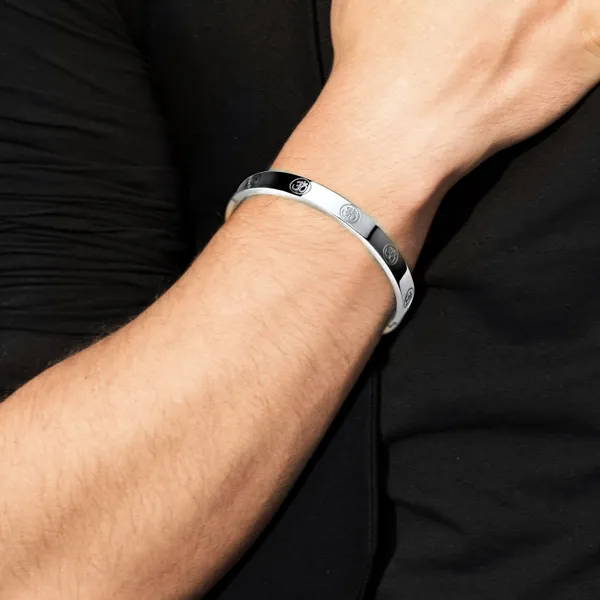 Silver_Bracelet_For_Men_Stainless_Steel_|_Aum_Om_Kada_For_Men_Bracelets_,_Waterproof,_Anti-Tarnish_Bracelet,_Rust-Free,_Skin_Friendly_|_8_Mm_Bracelets_For_Men