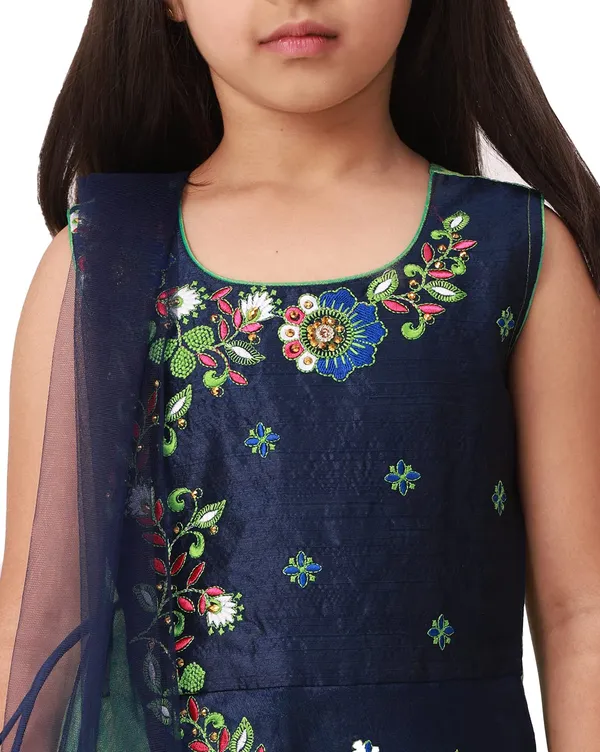 Green_Ethnic_Churidar_Salwar_Suit_for_Kids