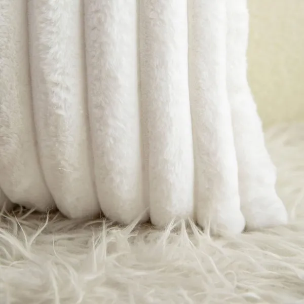 Set_Of_2_White_velvet_Stripe_Fur_Design_Cushion_Cover