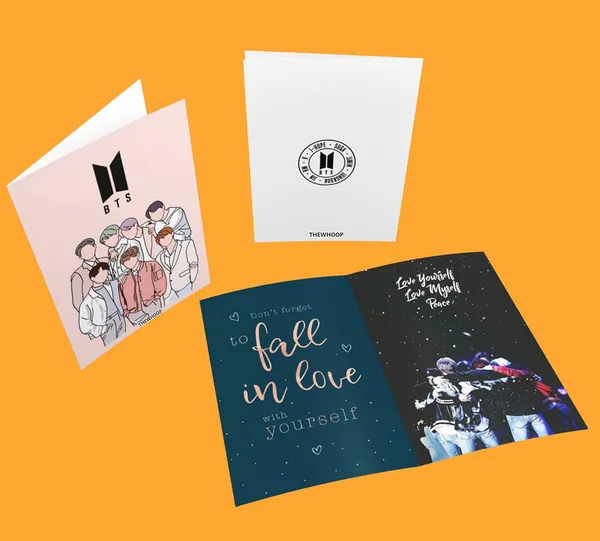 Combo_Pack_Of_6_White_Printed_Bts_Team_Army_Kpop_Gift_|_1_Mug_350Ml,_1_Sipper_Bottle_750Ml,_1_Keychain,_1_Sunglass,_1_Cap,_1_Greeting_Card_Birthday_Gift_Set_For_Bts_Fans