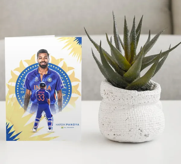 Combo_Pack_Of_6_White_Printed_Indian_Cricketers_Gift_|_Mug,_Sipper_Bottle,_Keychain,_Sunglass,_Cap,_Greeting_Card,_Birthday_Gift_Set_For_Cricket_Fans_(Hardik_Pandya)