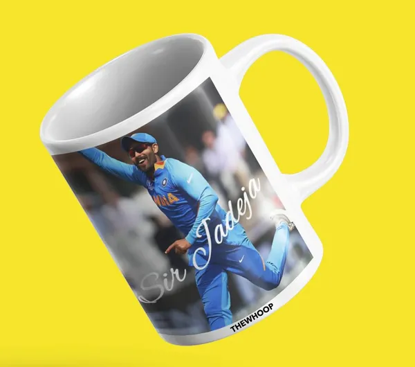 Combo_Pack_Of_6_White_Printed_Indian_Cricketers_Gift_|_Mug,_Sipper_Bottle,_Keychain,_Sunglass,_Cap,_Greeting_Card,_Birthday_Gift_Set_For_Cricket_Fans_(Ravindra_Jadeja)