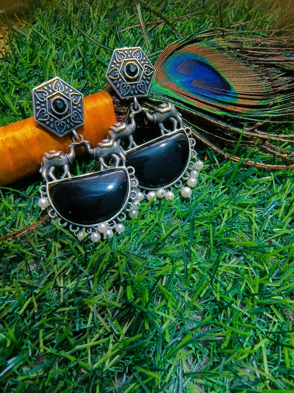 Rajwadi_Earrings_in_Silver_plated_brass_base