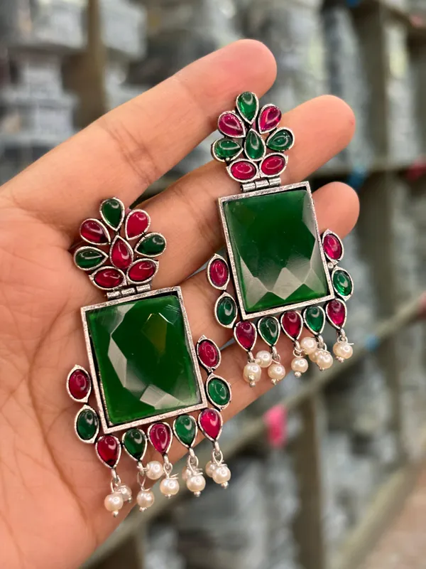 Silver_plated_base_monalisa_hanging_type_earrings_in_bottle_green_color