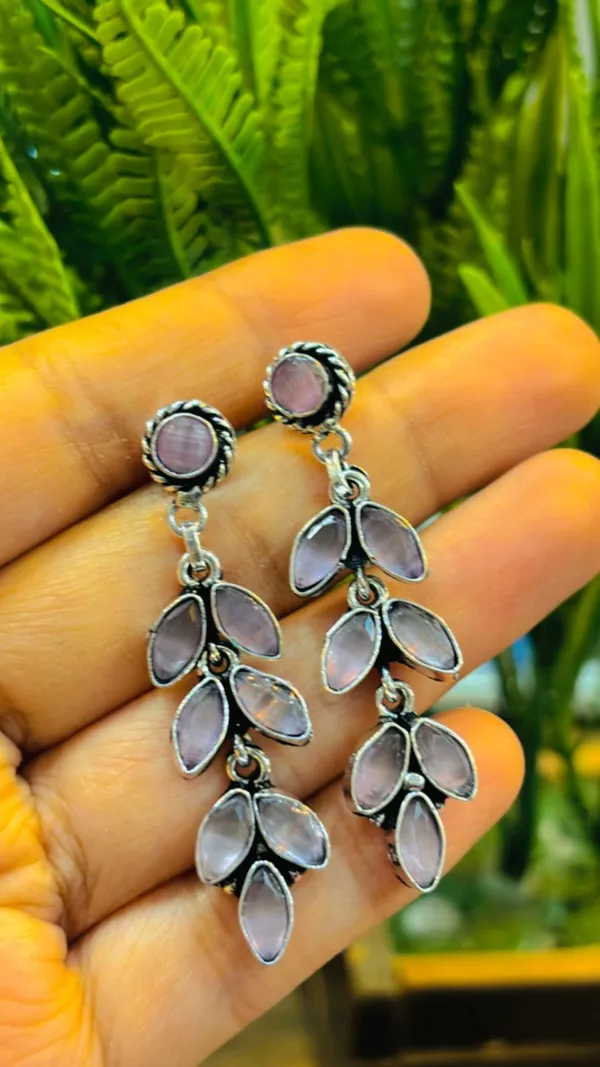 Silver_Tops_in_leaf_pattern_with_pink_color_studs