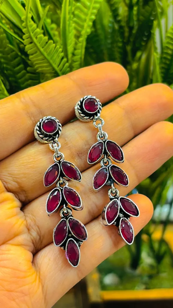 Silver_Tops_in_leaf_pattern_with_maroon_color_studs
