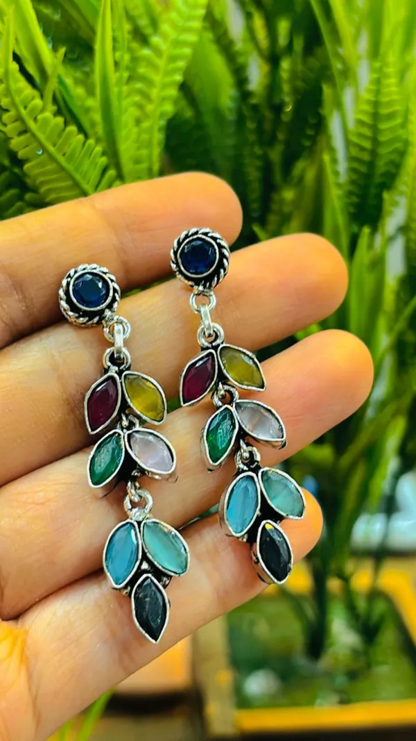 Silver_Tops_in_leaf_pattern_with_multi_color_studs