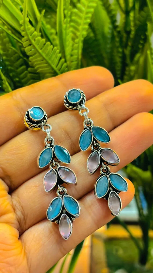 Silver_Tops_in_leaf_pattern_with_blue_pink_mix_color_studs