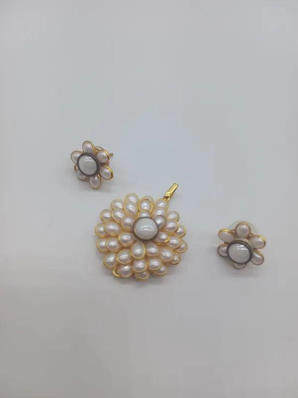 White_Premium_Pearls_Pendant_&_Tops_For_Women