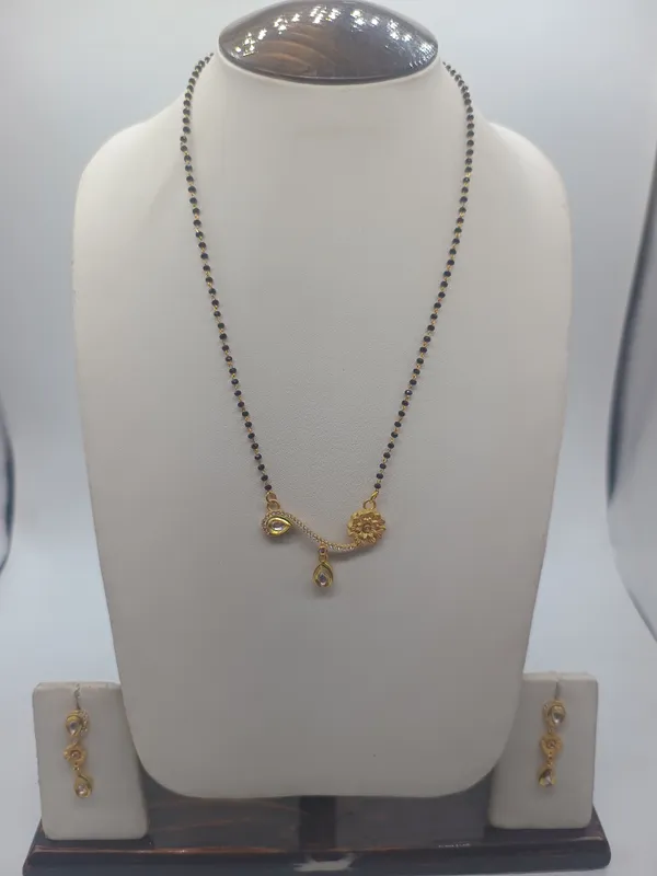 Black_Beads_Delicate_Single_Line_Mangalsutra_For_Women