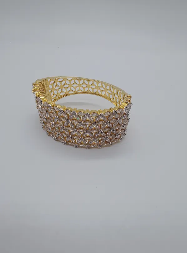 Gold_Premium_Broad_5_Line_Bracelet_For_Women