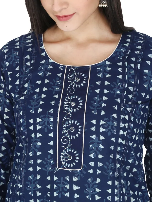 Indigo_Blue_Geometric_Printed_Pure_Cotton_Straight_Kurta