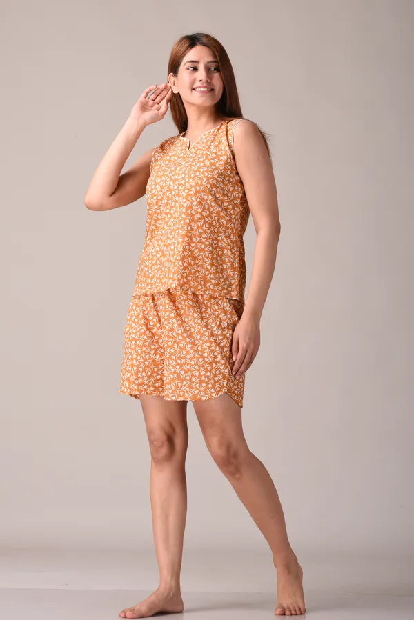 Orange_Paisley_Printed_Pure_Cotton_Nightsuit_and_Loungewear_(Top_&_Shorts_Set)